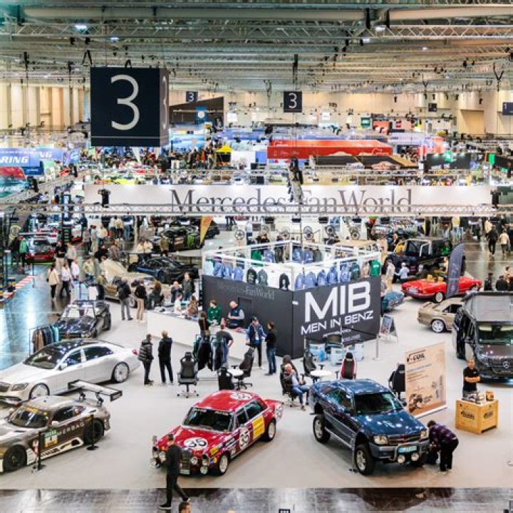 Von der langen Reise auf einer heute überhaupt nicht mehr weiten Strecke – Ivna Žic inszeniert das Siegerstück der 3. Essener Autorentage "Stück auf!" 2014