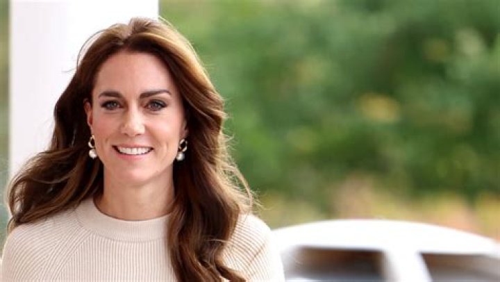 We Need Kate Middleton’s Cozy Sweater Skirt Set in Every Color, Please and Thank You