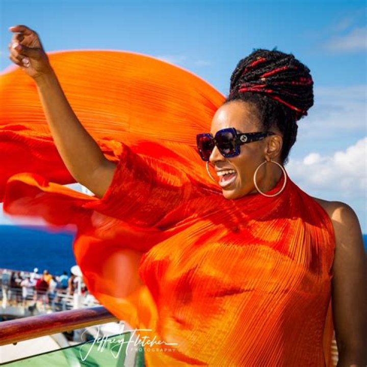 What Color Looks Best on Me? The Trick to Finding Your Signature Hue